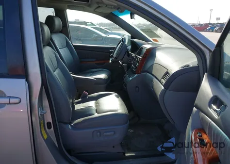 2008 Toyota Sienna z USA, uszkodzony, nr VIN 5TDZK22C38S192351
